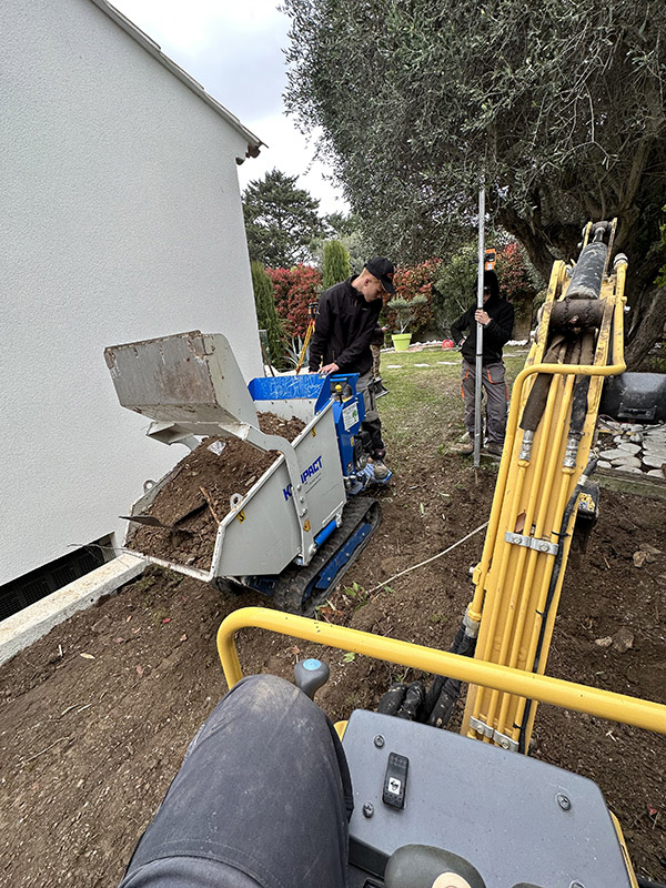 entreprise de terrassement saint chamas-travaux publics salon de provence-enrobes pelissanne-beton imprime arles-amenagement exterieur aix en provence-granulats bouches du rhone-terrain de boules marseille