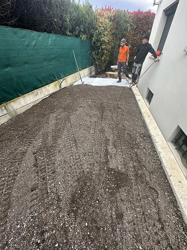 entreprise de terrassement saint chamas-travaux publics salon de provence-enrobes pelissanne-beton imprime arles-amenagement exterieur aix en provence-granulats bouches du rhone-terrain de boules marseille