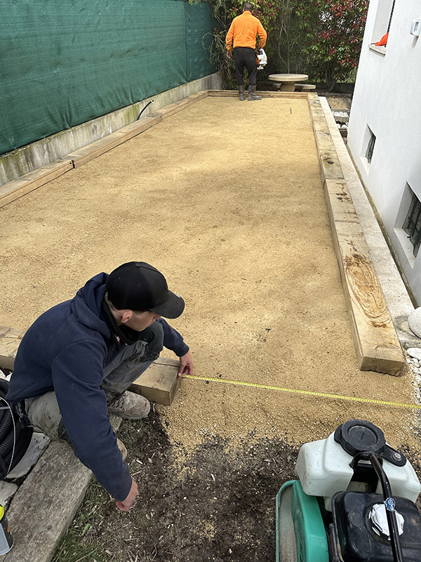 entreprise de terrassement saint chamas-travaux publics salon de provence-enrobes pelissanne-beton imprime arles-amenagement exterieur aix en provence-granulats bouches du rhone-terrain de boules marseille