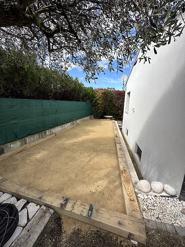 entreprise de terrassement saint chamas-travaux publics salon de provence-enrobes pelissanne-beton imprime arles-amenagement exterieur aix en provence-granulats bouches du rhone-terrain de boules marseille